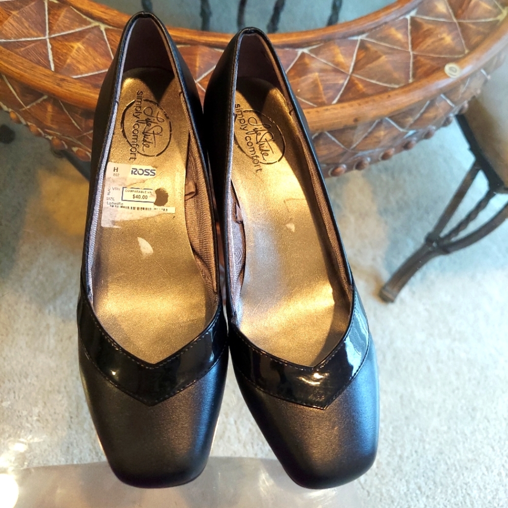 Life Stride, size 6, low wedges